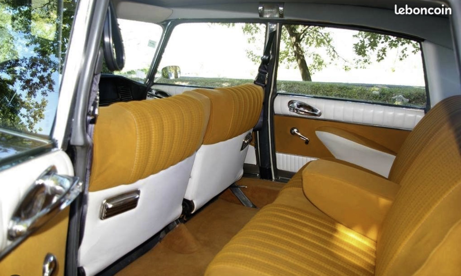 Interieur sellerie automobile refait